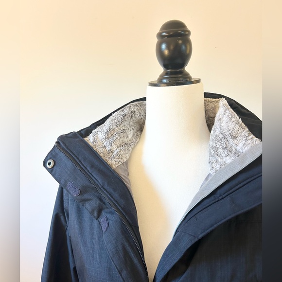 Columbia Women's Navy Winter Coat Jacket Parka Hooded, Puffer Liner- Size Medium - Picture 3 of 11